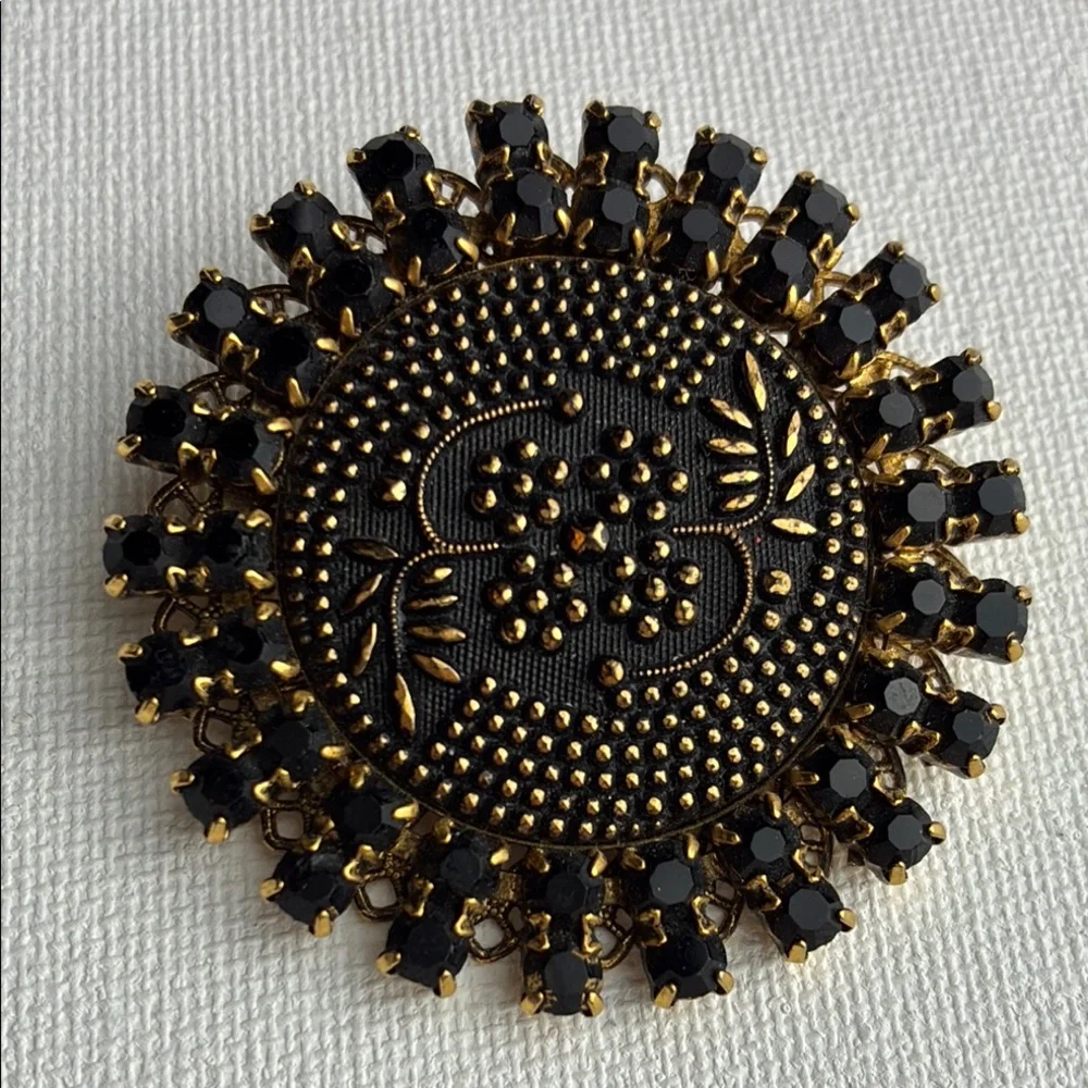 Stunning Vintage Black and Gold Tone Brooch - Elegant, Crystals